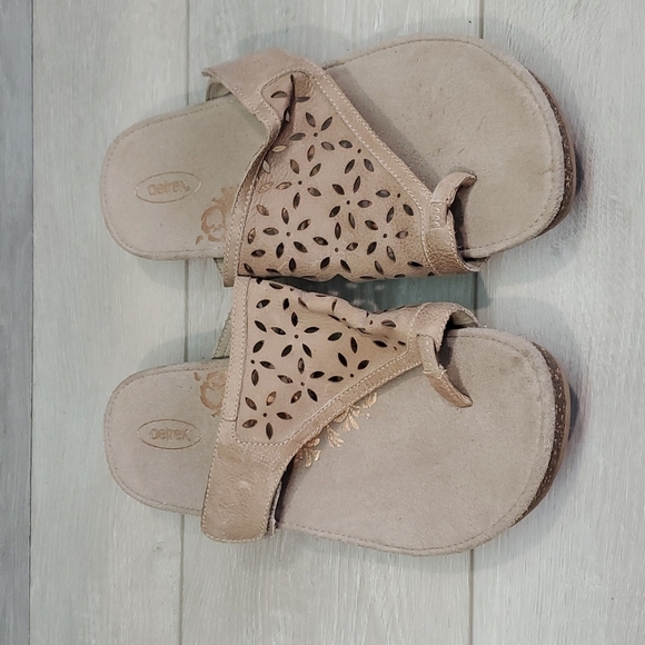 Aetrex "Like New" Laser Leather Womens Hook&loop Loop toe sandals shoe 9.5 - Picture 3 of 10